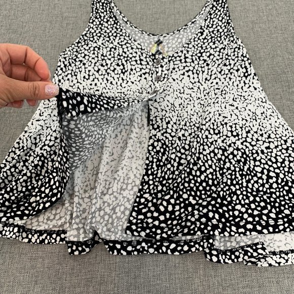 Jessica Simpson Soft Flowy Tank Top Black White Leopard Scoop Neck Viscose Small - Picture 7 of 12